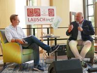 LAUSCHtreff live - Podcast-Moderator Christoph Tiegel mit Jörg Thadeusz Foto: SHDO/Heribert Frieling