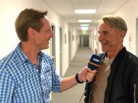 WDR-Reporter Christoph Tiegel mit Wolfgang Joop